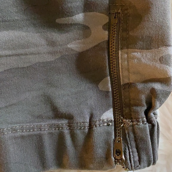 Cargo Jeans - Picture 7 of 8